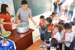 Giáo viên cắm bản ở Kon Tum khát khao cháy lòng được ăn Tết cùng gia đình