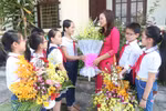 Thầy cô nhận hay không nhận quà cũng khổ