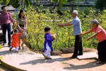 Mẹ ơi! Tiền đâu con về Tết!
