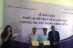 Tặng trang thiết bị giáo dục, y tế trị giá 1,3 tỷ đồng cho hai xã miền biển