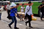 Vội vã gồng gánh đồ đạc trở lại Thủ đô sau kỳ nghỉ lễ