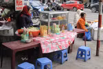 Cấm trông giữ xe ở Hà Nội: Quán ăn vỉa hè vắng hiu đợi khách