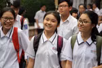 Thí sinh đất Cảng cười rạng rỡ bước ra khỏi phòng thi