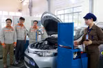 Hồng Mến, cô giáo trẻ, thích ô tô