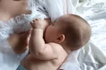 Sữa mẹ giúp trẻ thông minh và ít bệnh tật