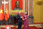 Nguyên Chủ tịch nước Nguyễn Xuân Phúc bàn giao công tác