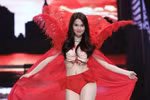 Từ khóa hot showbiz tuần qua: Đêm hội chân dài, Anna Trương (P50)