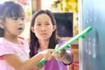 Thưởng tết của giáo viên bám đảo là hộp mứt, gói trà