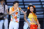 Thanh Thúy lột váy giữa sân khấu 