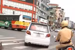 Video: CSGT Hà Nội truy đuổi xe “điên” như trong phim hành động