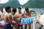 Phản cảm trò chơi sờ "của quý" để tìm bạn trai của các 'quý cô'