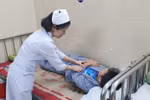 Nam sinh lớp 8 bị võ sư đánh gãy xương hàm vì nghi nhìn đểu