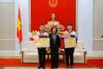 Quảng Ninh khen thưởng 2 học sinh đoạt giải nhất cuộc thi khoa học kỹ thuật