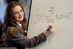 Nữ sinh 12 tuổi thông minh hơn Einstein