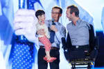 Người không chân tay Nick Vujicic lại khiến ngàn người Việt rơi lệ