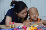 Màu hạnh phúc trong lớp học tình thương dành cho bệnh nhân nhí tại bệnh viện K