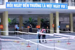 Giáo viên, học sinh khối 12 ở Đà Nẵng vui mừng ngày đầu trở lại trường học