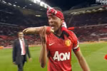 Mừng vô địch, Evra chế giễu hành vi 'cẩu xực' của Luis Suarez