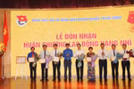 Lãnh đạo Vietcombank vinh dự nhận Kỷ niệm chương “Vì thế hệ trẻ"