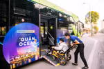 Người dân Thủ đô háo hức khám phá xe buýt không khói đầu tiên ở Việt Nam
