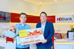 Khách hàng HDBank rộn ràng nhận thưởng “tiền tỷ”