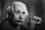 Vì sao Albert Einstein nói “sự ngu xuẩn của Con người là không có giới hạn”?