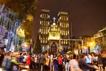 Pháo hoa, dân nghèo và tiếng chuông