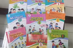 Tại sao nhà trường bán đủ thứ như tiệm tạp hóa vậy?