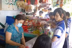 Học trò không phải là đối tượng để bán hàng kiếm lợi