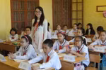 Giáo viên nữ mặc trang phục nào lên lớp là phù hợp nhất?