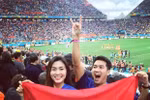 Hà Tăng bị "ném đá" vì cầm ngược cờ tổ quốc cổ vũ World Cup ở Brazil