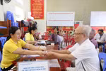 BHXH Lào Cai đảm bảo tiến độ chi trả lương hưu, trợ cấp BHXH theo mức mới