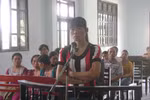 Chém hụt chồng, nấp vào phòng chờ... chém tiếp