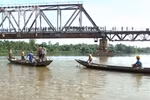 Bị "cát tặc" tấn công, 5 cán bộ thương vong