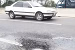 Đường cao tốc nham nhở ổ gà 