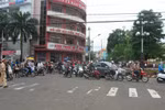 Tai nạn dưới gầm xe buýt, nhiều thực khách bỏ bữa...chạy lấy người