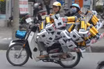 Nhà báo Mỹ nói về "mánh khóe" lái xe máy ở VN