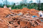 Bà cụ đơn thân bị nhà đè chết trong bão