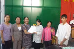Đứa bé bị bỏ thùng rác về với mẹ