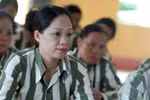 Một ngày của “mỹ nữ áo sọc” sau song sắt