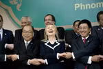 Hillary Clinton: "Đừng đe dọa, khiêu khích ở biển Đông"