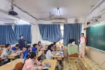 Học sinh THPT Nguyễn Du trải nghiệm "Một ngày làm giáo viên"
