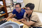 Thầy giáo 9X là điểm tựa cho học trò lúc khó khăn