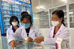 Hàng trăm học sinh THPT được trải nghiệm “Một ngày làm Dược sĩ” tại HIU