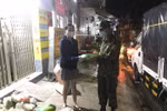 Thấy màu xanh áo lính, chúng tôi yên tâm "ai ở đâu ở yên đó" để chống dịch