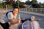Khi Vespa cổ 'bén duyên' cùng phái đẹp