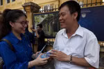 Áo xanh tình nguyện tiếp sức phụ huynh, thí sinh thi vào lớp 10 của Hà Nội