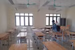 Hôm nay (8/2), học sinh Hà Nội từ lớp 7 đến lớp 12 trở lại trường học trực tiếp