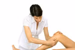 Dùng dầu vừng làm mờ vết rạn da đầu gối