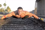 Người mẫu nổi tiếng Greg Plitt bị tàu đâm thiệt mạng khi đang quay phim